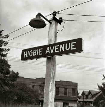 50a. Station Sign-Higbie Ave.-Laurelton - 08-31-57 (Faxon, Jr.-Keller).jpg (94399 bytes)